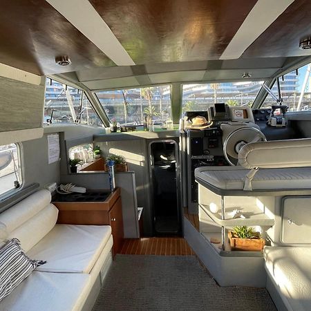 The Floating Home Сант Адриа де Бесос Екстериор снимка