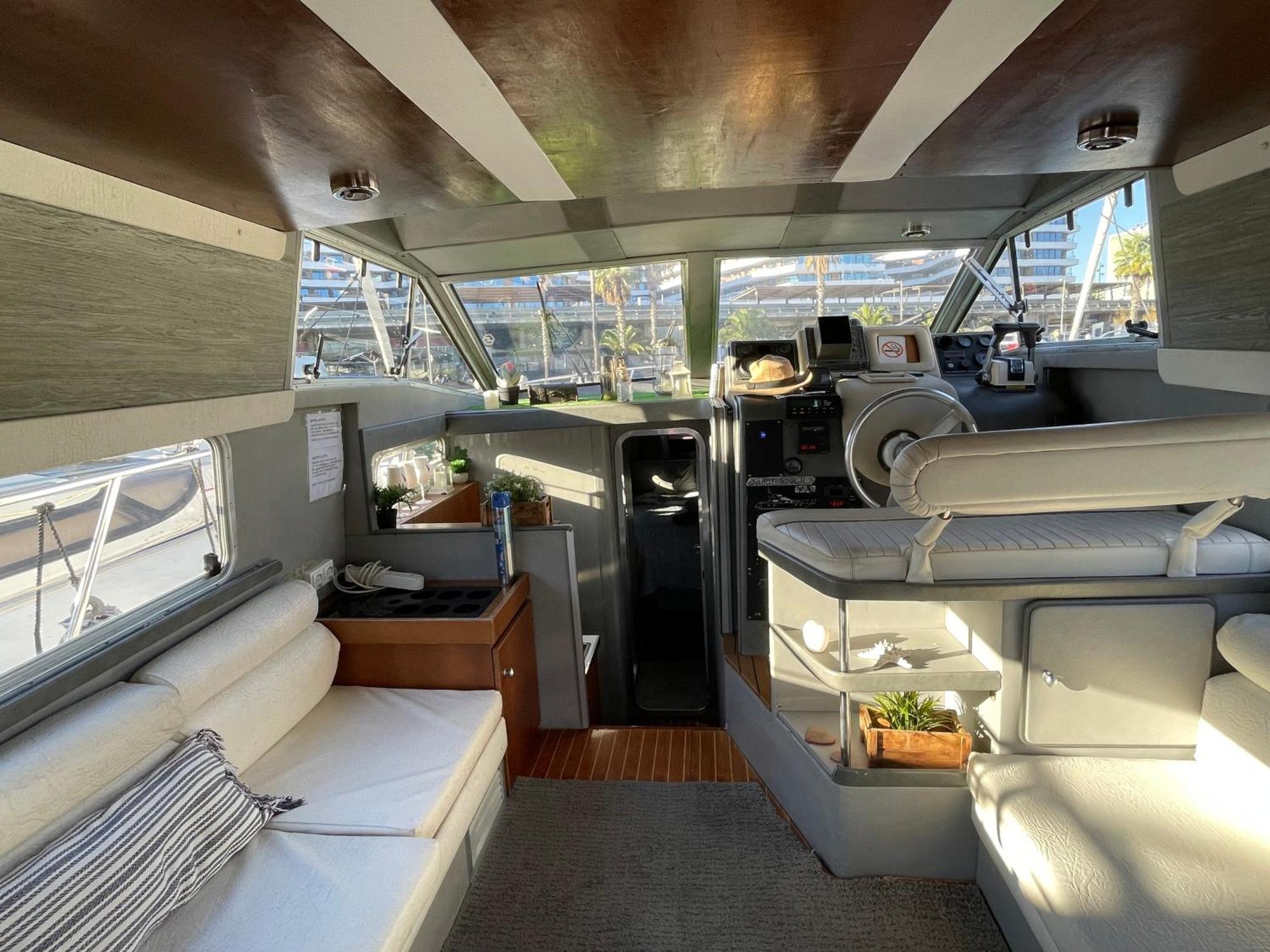 The Floating Home Сант Адриа де Бесос Екстериор снимка